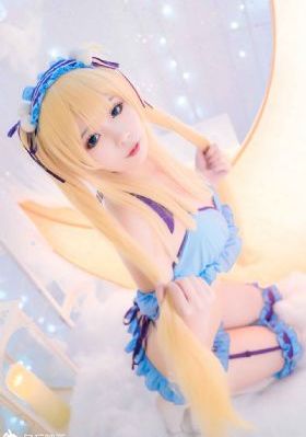 女大学生精油按摩